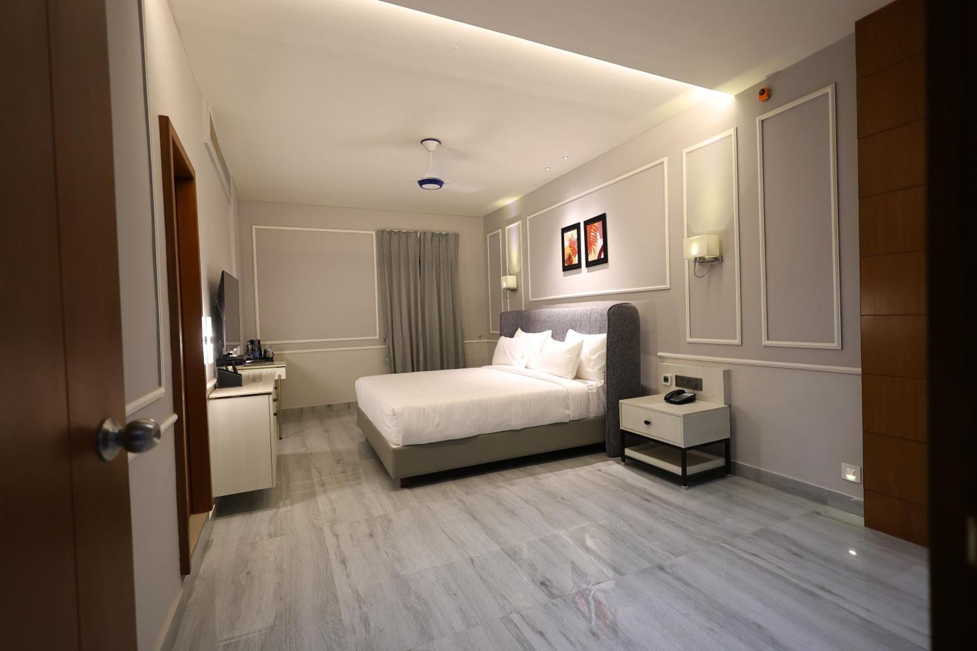 The Oaks Elite Hotel Kalaburagi Ngoại thất bức ảnh