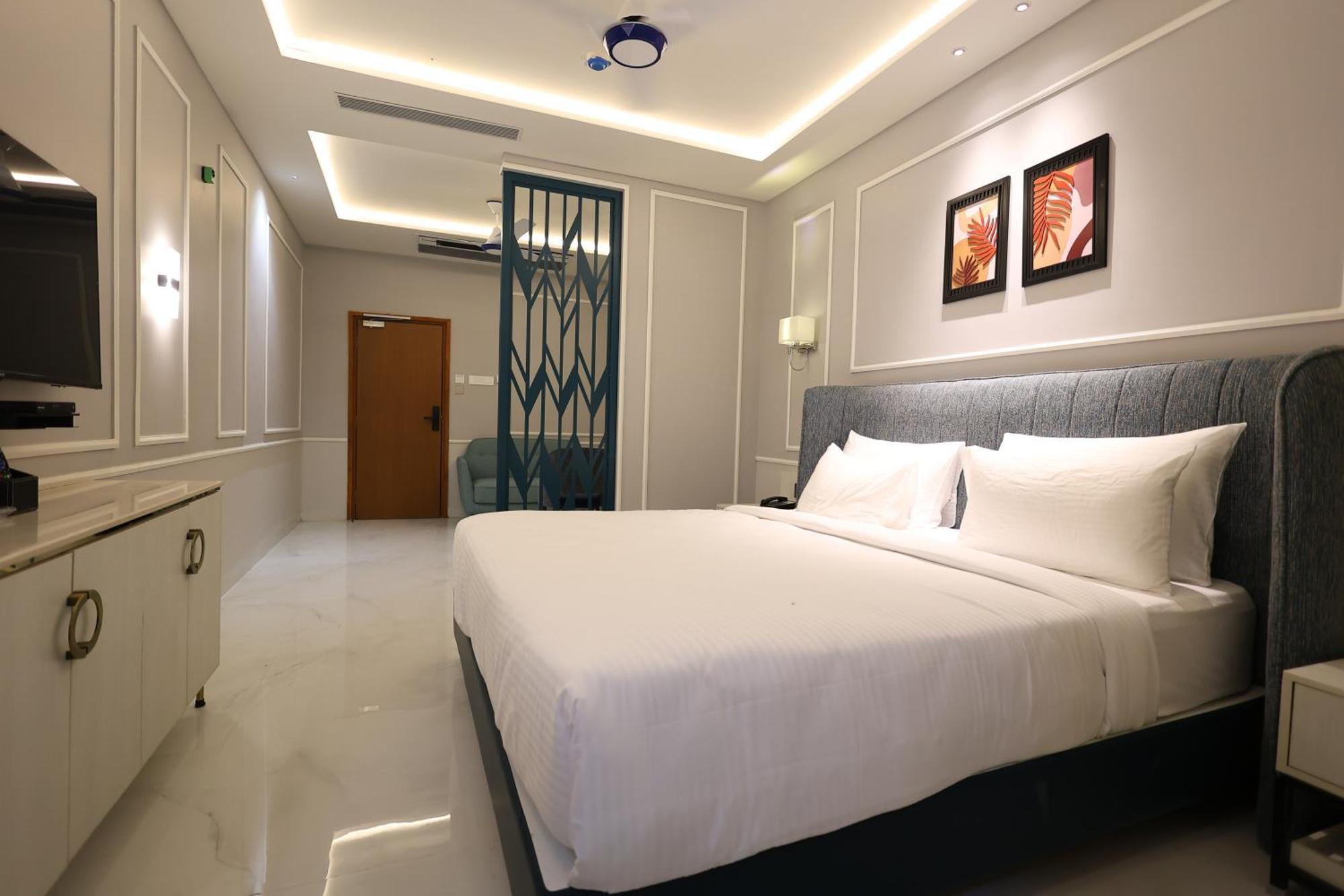 The Oaks Elite Hotel Kalaburagi Ngoại thất bức ảnh